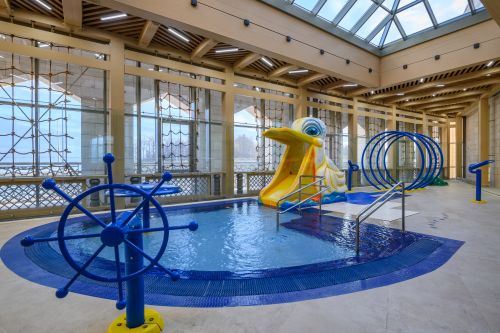 Swimming pool and children's aqua zone